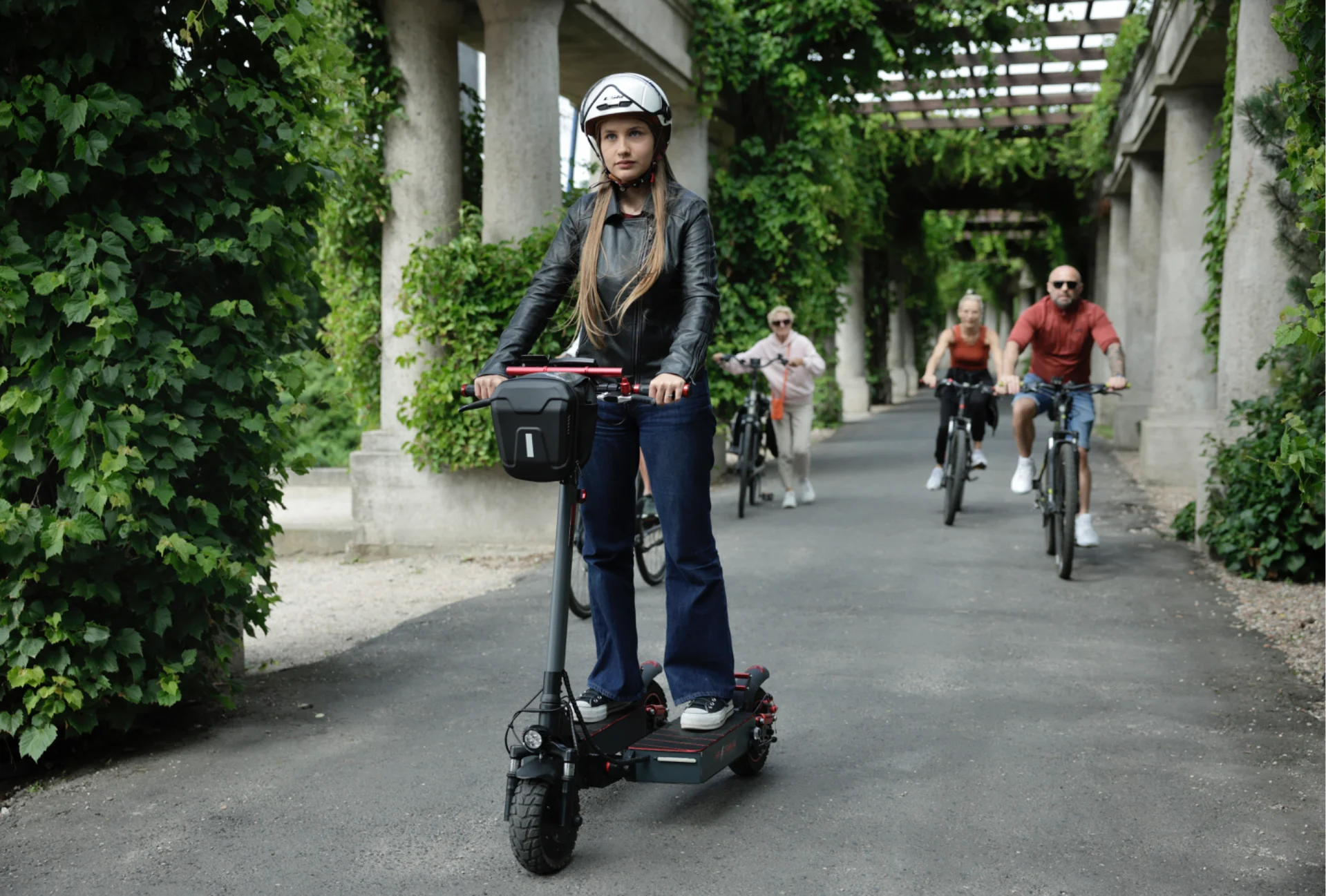 EL TRIKE w roli głównej.